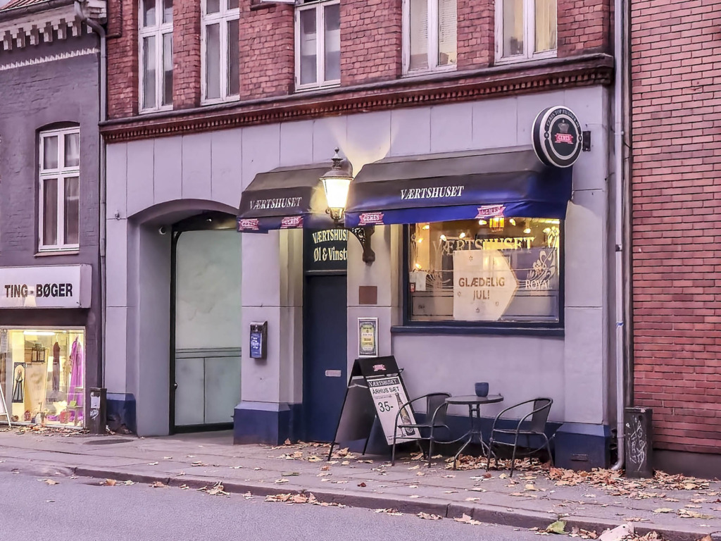 V&aelig;rtshuset i N&oslash;rre All&eacute; i Aarhus set udefra