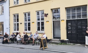 Manza Vinbar set udefra