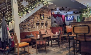 Zanders er en uformel bar på Klostertorv i Aarhus