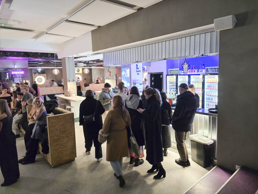 Der er fint med g&aelig;ster hos Skor Bar i Aarhus