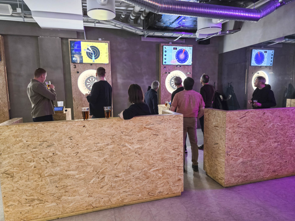 &Oslash;l og dart h&aelig;nger sammen hos Skor Bar i Aarhus