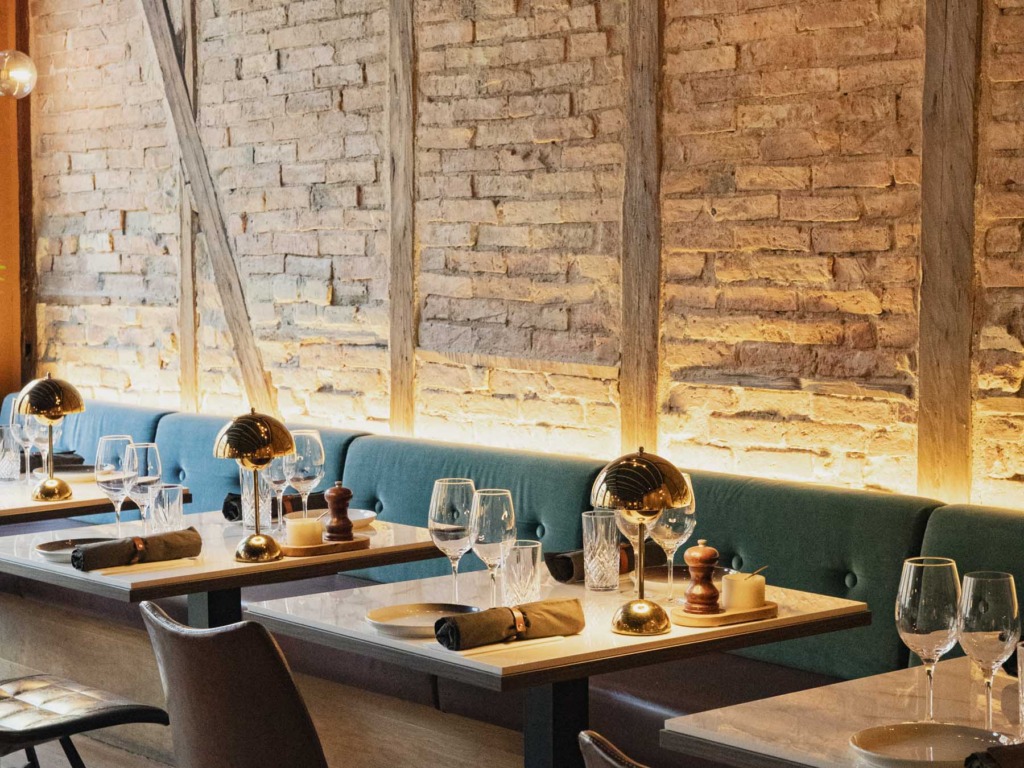 Indretningen er rustik hos Basso i Aarhus.