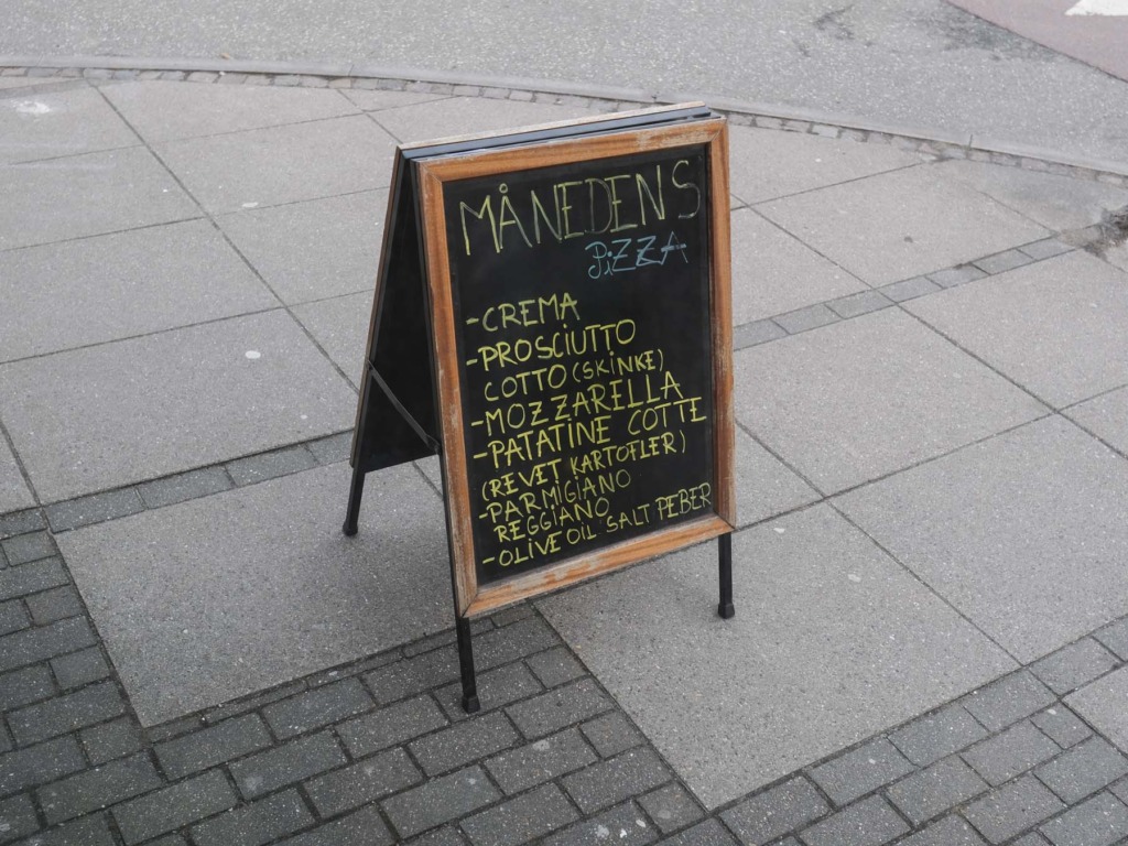 M&aring;nedens pizza hos Markus.