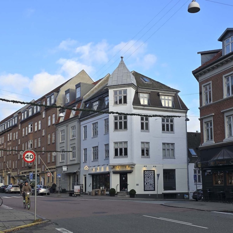 Her ser vi MIBbageri i Tordenskjoldsgade p&aring; Tr&oslash;jborg udefra gaden af.