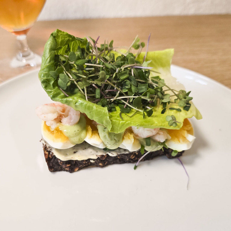 Et stykke med &aelig;g og rejer hos MIBbageri i Tordenskjoldsgade p&aring; Tr&oslash;jborg