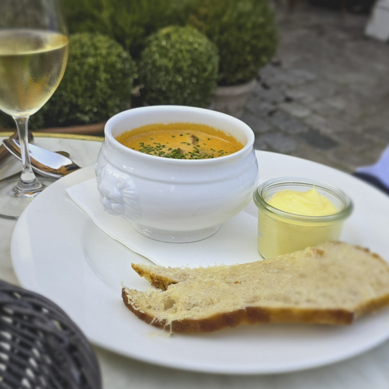 En fiskesuppe hos Mefisto Restaurant & Gårdhave 20-12