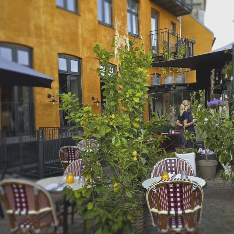 Mefisto Restaurant & Gårdhave 20-15