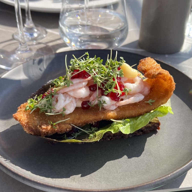 En r&oslash;dsp&aelig;tte med rejer hos Tiende på Aarhus &Oslash;