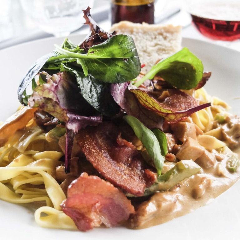 En god pastaret med k&oslash;d p&aring; hos Faust