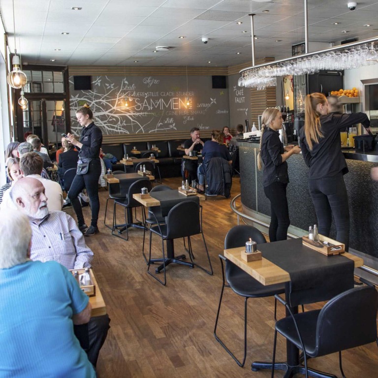 Café Faust ved åen i Aarhus C-5