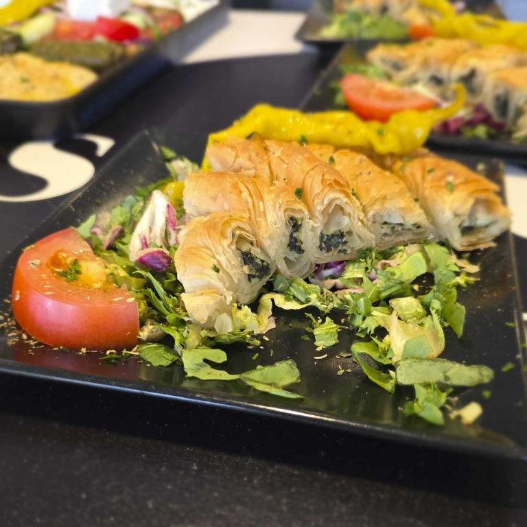 Lidt gr&aelig;ske forretter hos Sevag og Garo i Eg&aring;