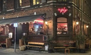 Ugly Pastabar ligger i Skolegade i Aarhus.