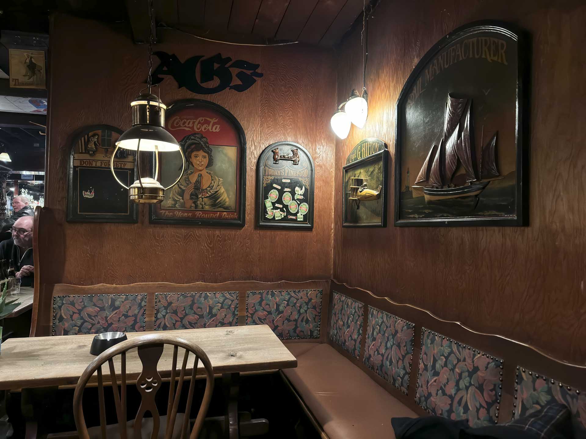 Der er en hyggelig stemning på Jacob Skomager i Aarhus