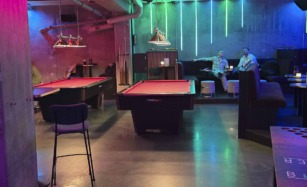 Kælder Bar i Fiskergade i Aarhus har pool, dart og øl.