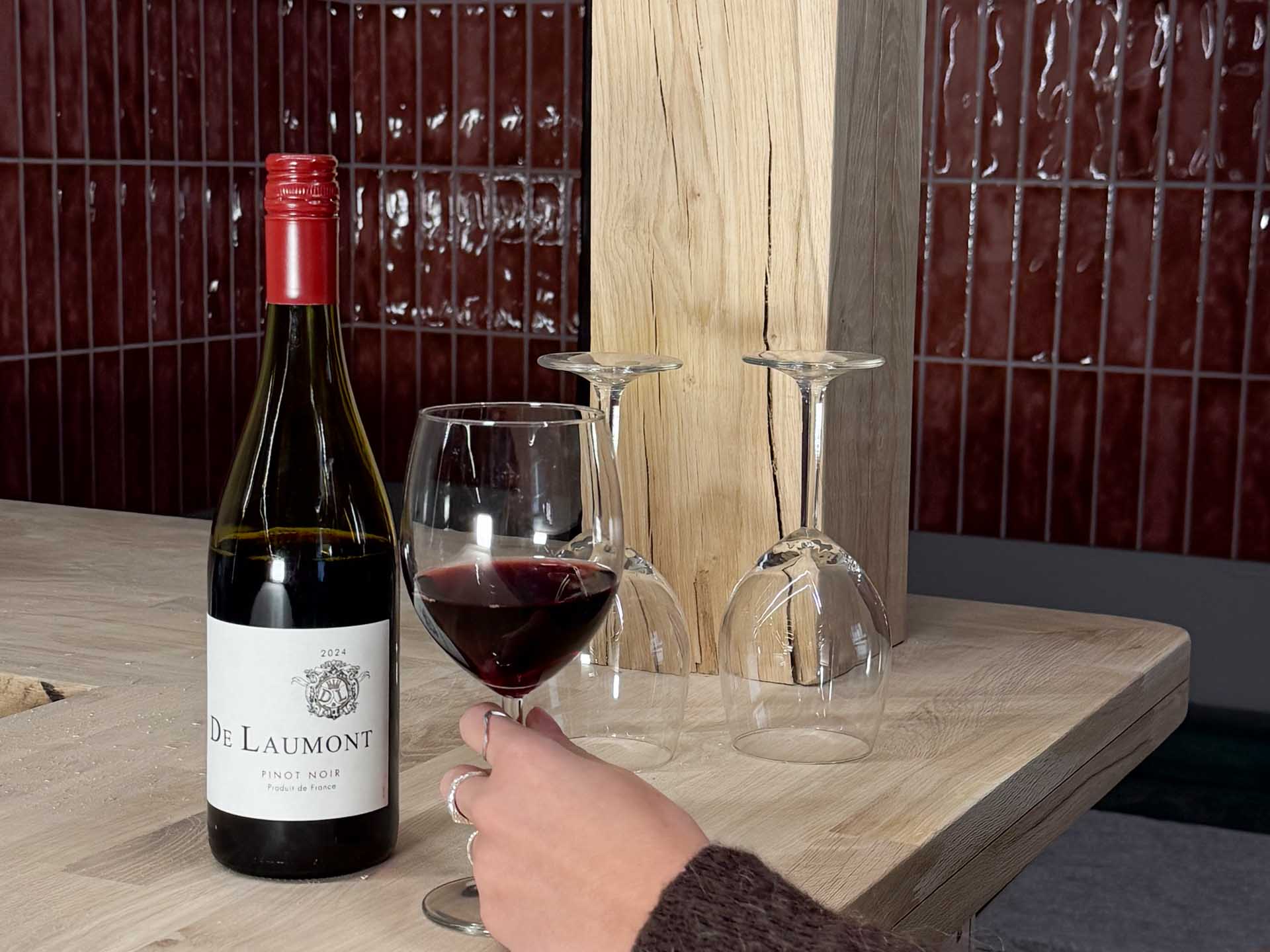 Der er meget vin at komme efter hos Bar Rolo i Aarhus.