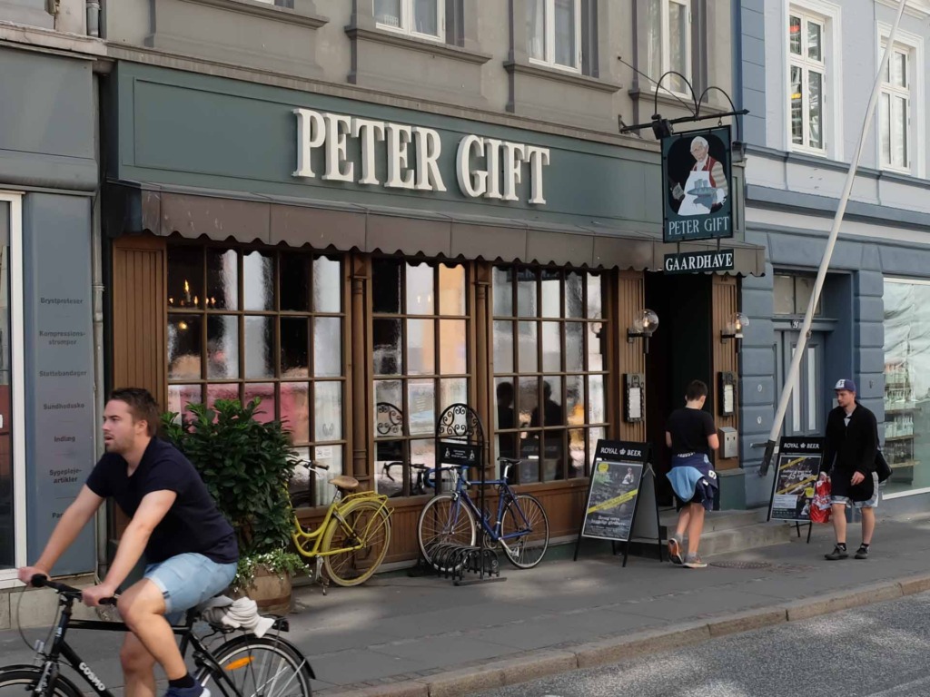 Peter Gift ligger i M.P. Bruuns gade i Aarhus.