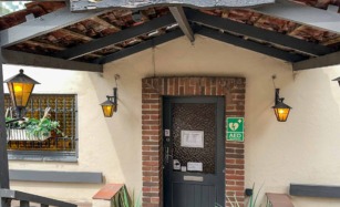 Tænkeboksen i Horsens er et klassisk rygerværtshus.