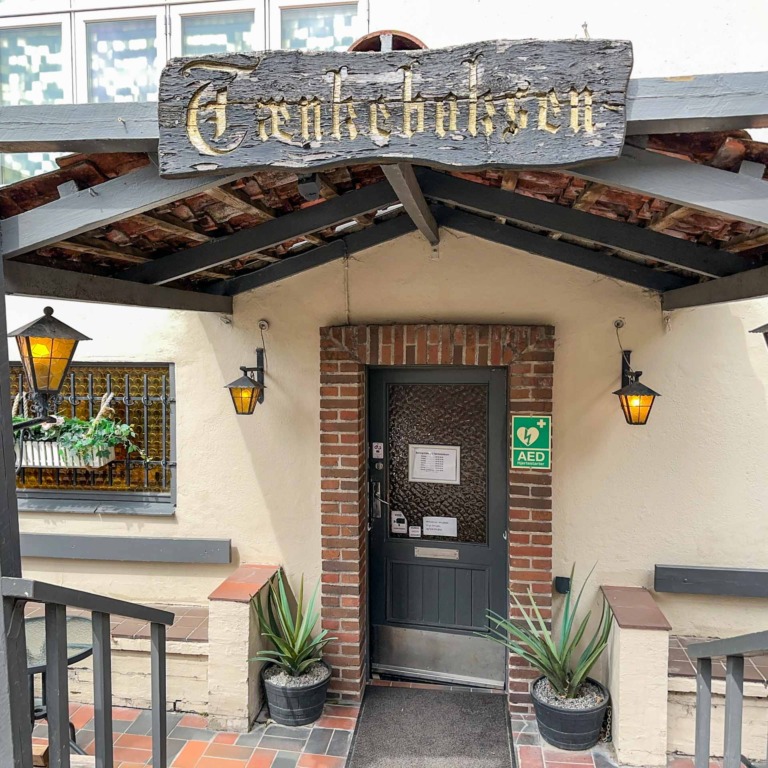 T&aelig;nkeboksen i Horsens er et klassisk rygerv&aelig;rtshus.