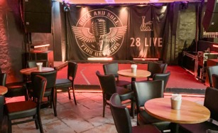 28 Live i Roskilde er en bar med underholdning.