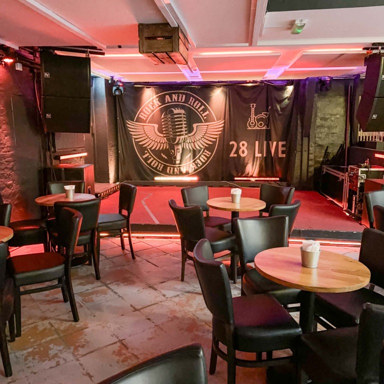 28 Live i Roskilde er en bar med underholdning.