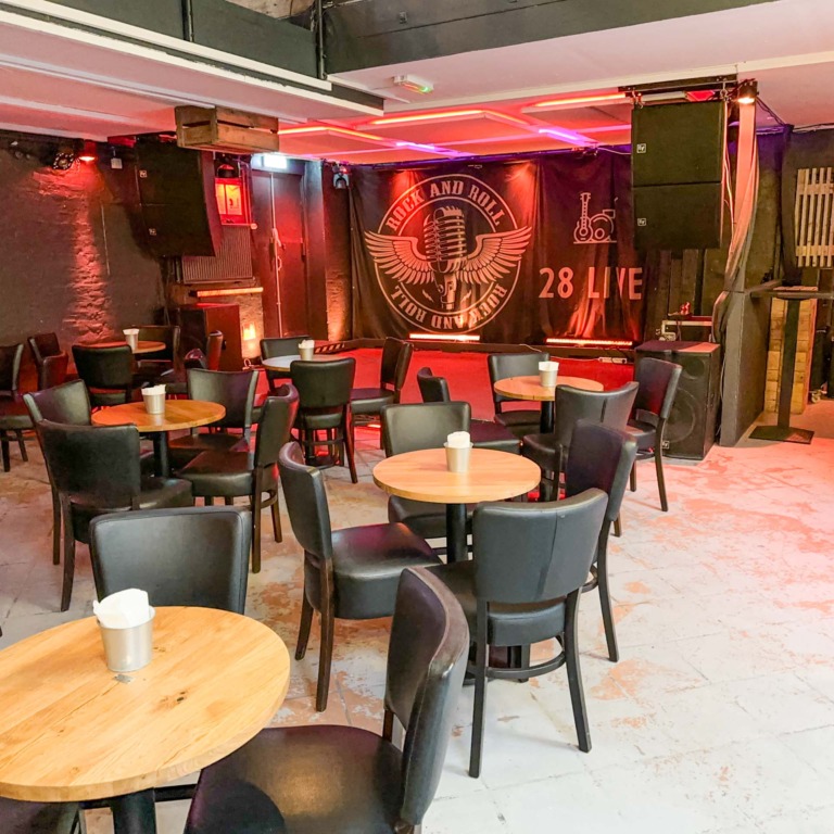 28 Live i Roskilde har en scene som ivrigt bruges til comedy, stand-up og livemusik
