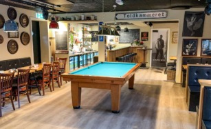 Café GullAnden er et hyggeligt værtshus i Roskilde med livemusik og pool.