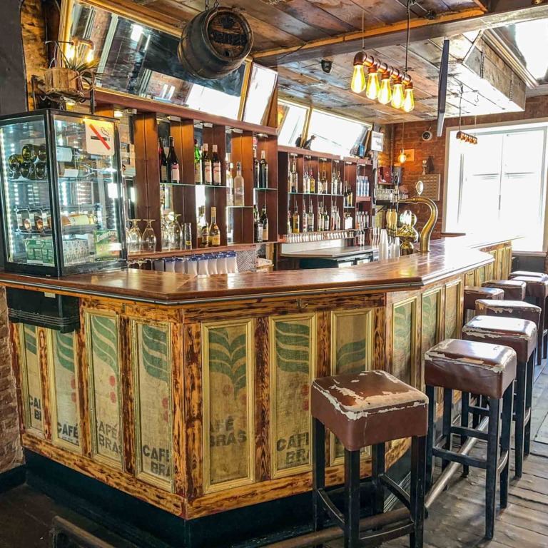 Caf&eacute; Valdemar i Ribe er en bar og natklub med sj&aelig;l.