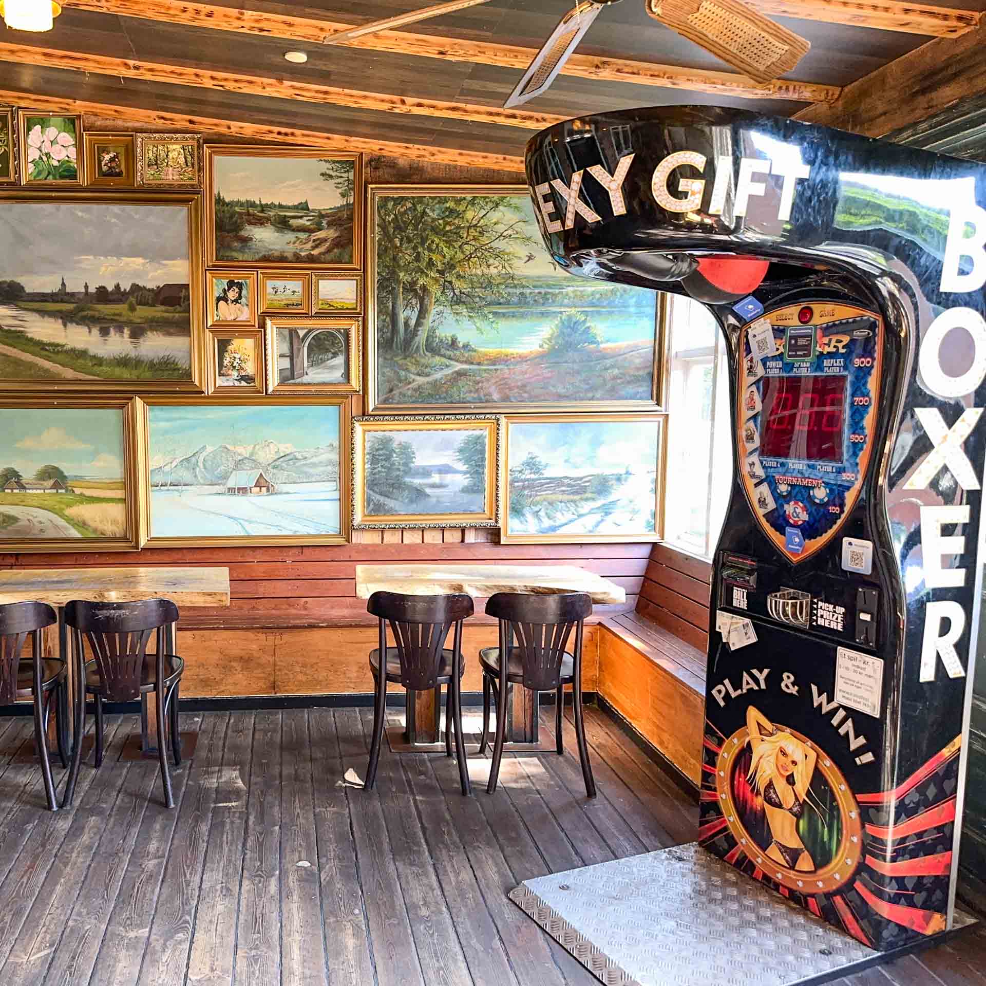 Hos Caf&eacute; Valdemar i Ribe er der boksebold. 