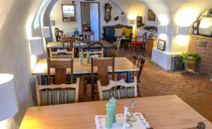 Kjældgaards Café i Ribe er en moderne bar og café.