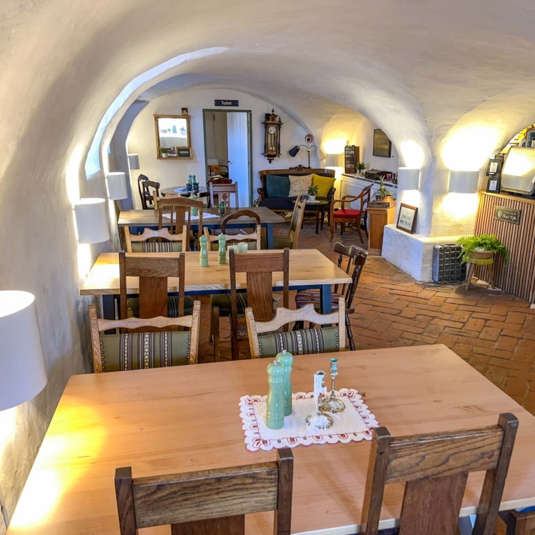 Kj&aelig;ldgaards Caf&eacute; i Ribe er en moderne bar og caf&eacute;.