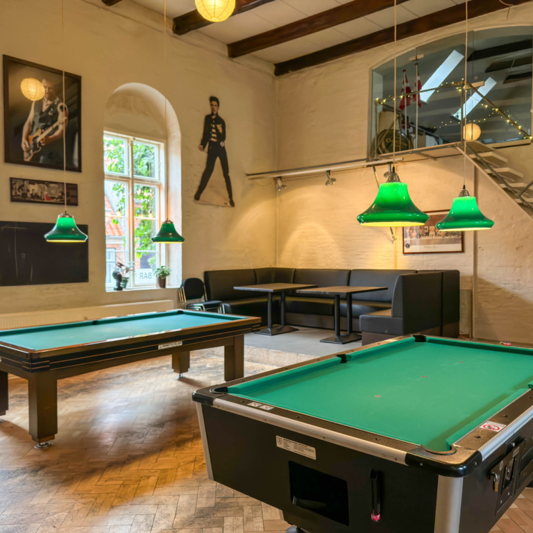 Hos Klubben 1811 i Ribe er der poolborde.