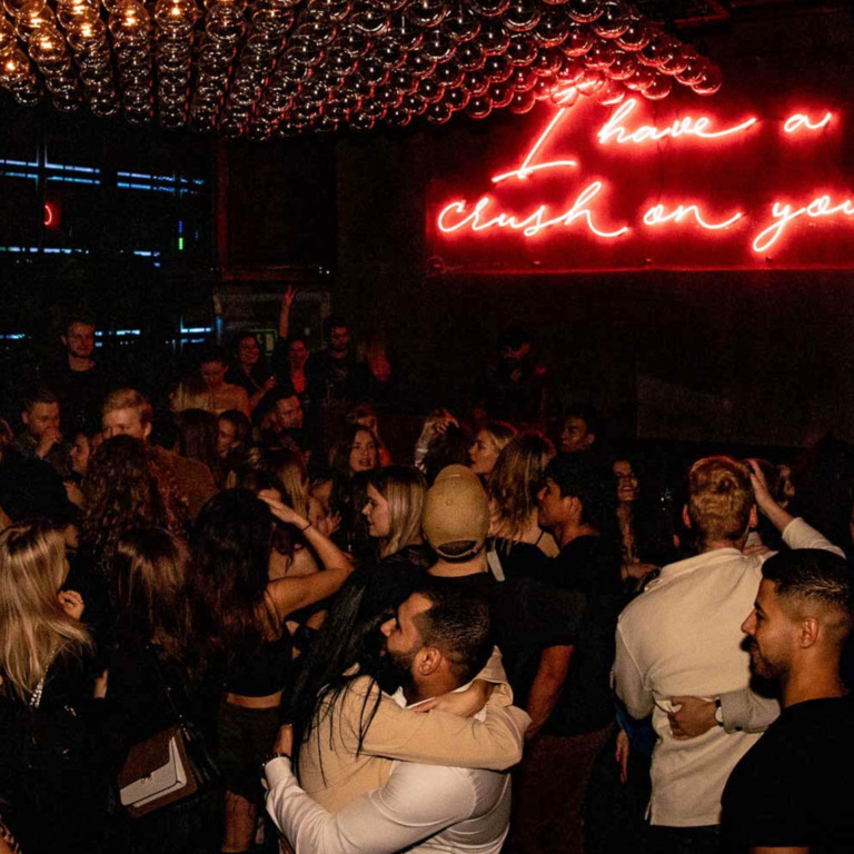 Der er gang i den p&aring; dansegulvet p&aring; natklubben hos LouLou i Aarhus.