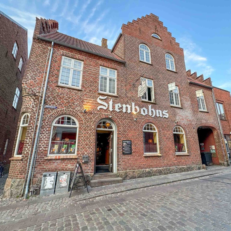 Stenbohus er det n&aelig;st&aelig;ldste v&aelig;rtshus i Danmark. Det ligger i Ribe.