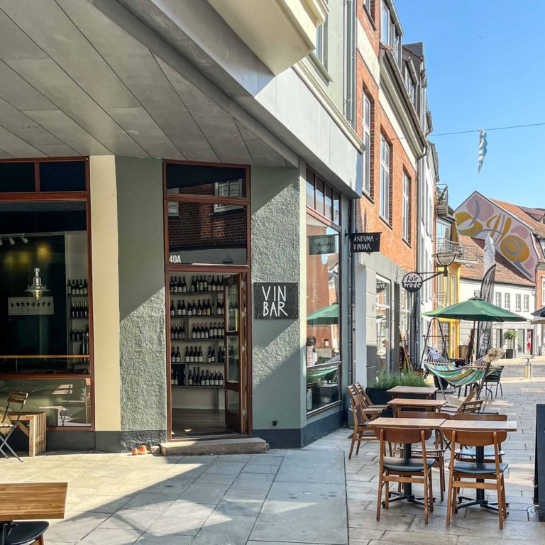 Anduma Vinbar ligger i Gr&oslash;nnegade i Vejle.