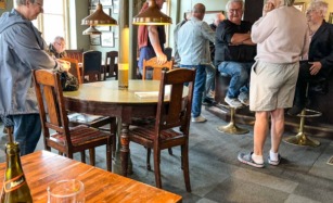 Café Aahus er det ældste værtshus i Horsens.