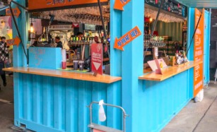 Den blå Bar hos Aarhus Steetfood har et fint udvalg af øl og sodavand.
