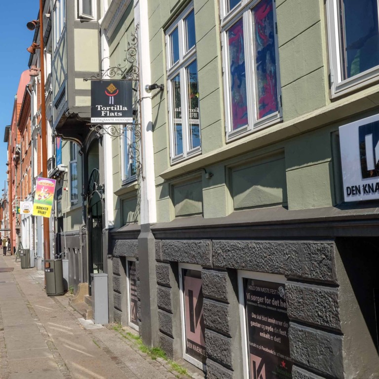 Den Kn&aelig;h&oslash;je Bar-3