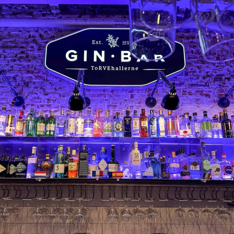 GIN&bull;BAR er en af landets st&oslash;rste ginbarer. Og den ligger i Vejle.