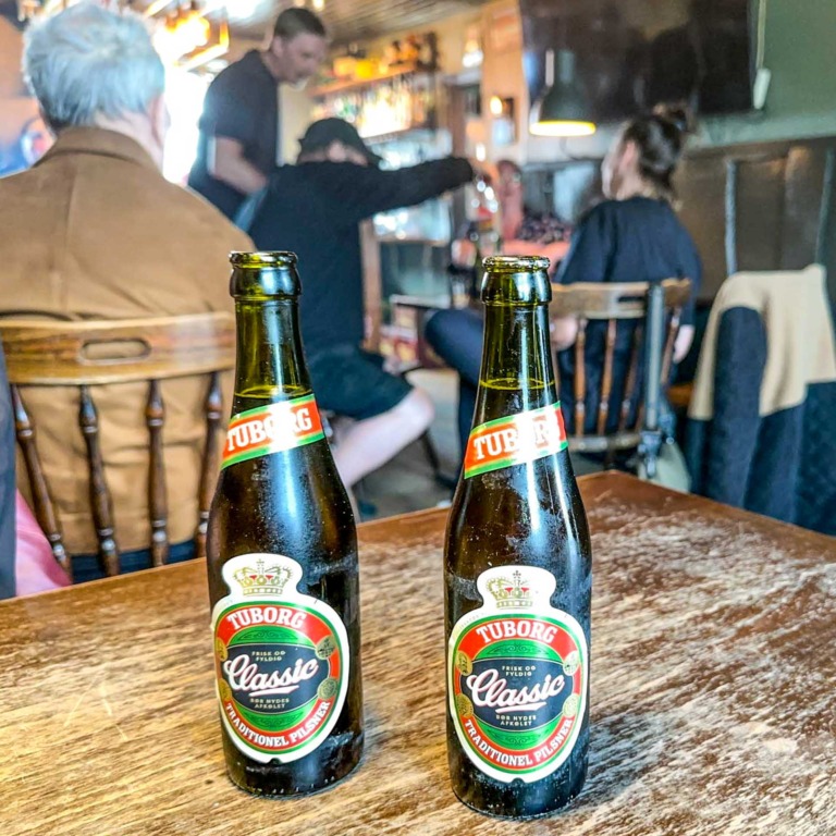 Kom Titl er et rygerv&aelig;rtshus i N&oslash;rrebrogade i Horsens.