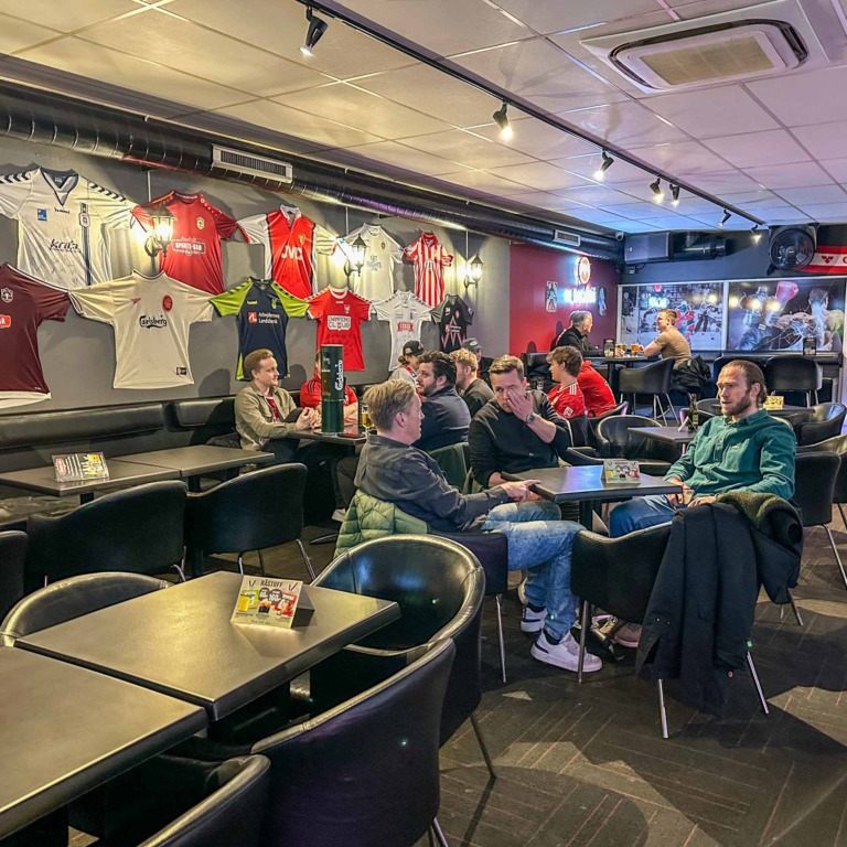 Lucky&acute;s Sports-Bar-Lucky&acute;s Sports-Bar--5