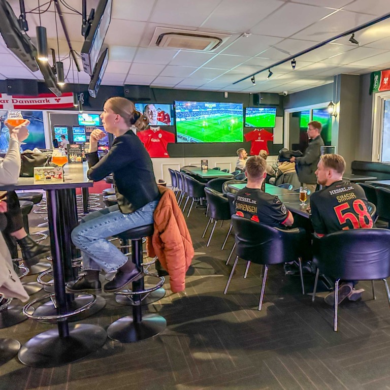 Lucky&acute;s Sports-Bar i Vejle er en sportsbar.