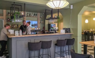 Manon er en vinbar og bar i Frederiksgade i Aarhus.