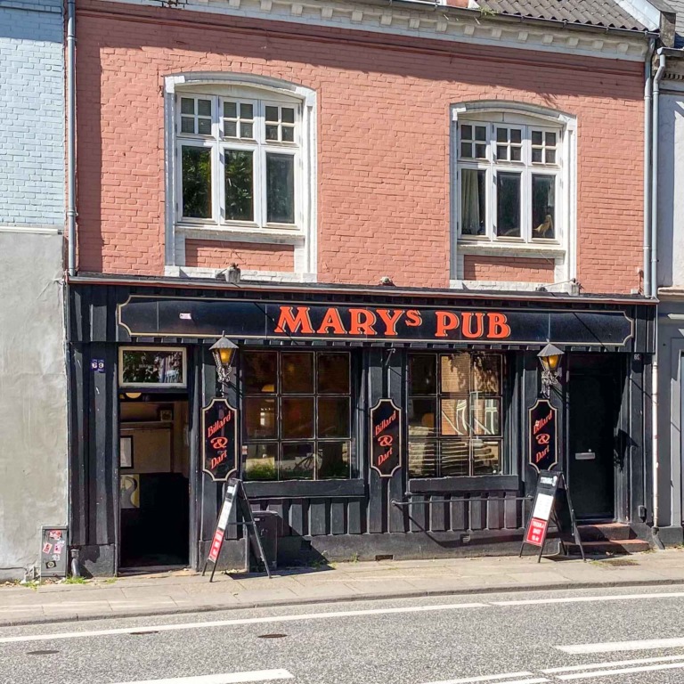 Mary&acute;s Pub ligger i Vejle.