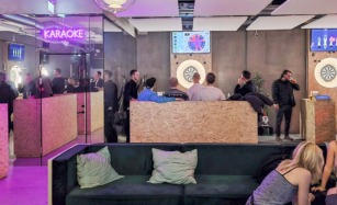 Skor Bar i Aarhus har mange dartbaner og karaoke.