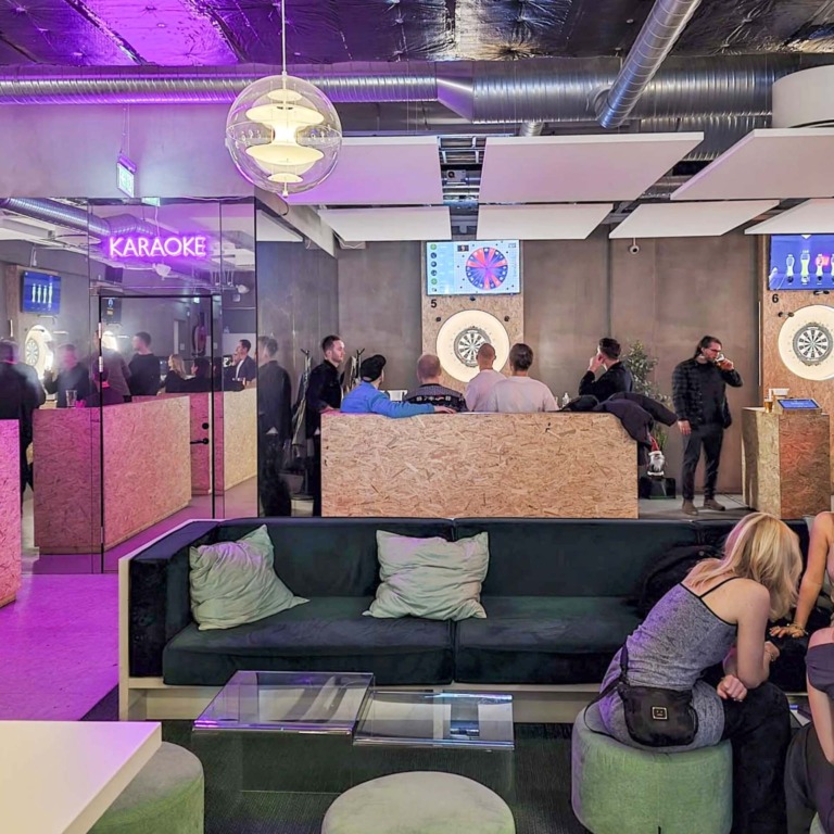Skor Bar i Aarhus har mange dartbaner og karaoke.