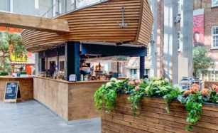 Skuden er baren hos Social Dining i Paladspassagen i Vejle.