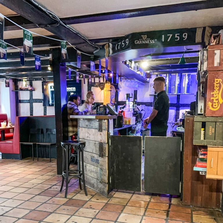 Bar&acute;Rolig i Horsens har masser af spil