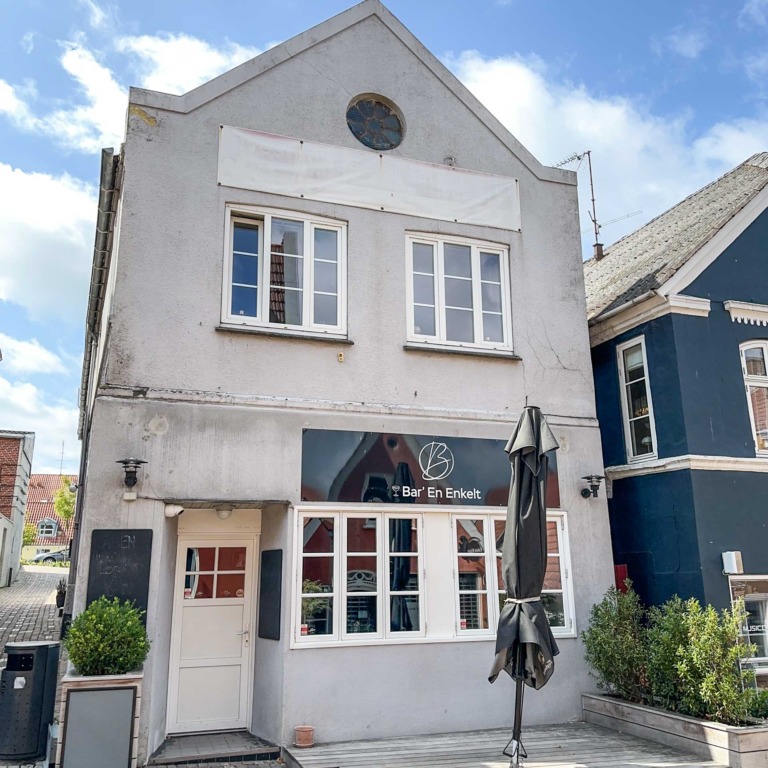 Bar&rsquo; En Enkelt Aabenraa er en bar for alle.