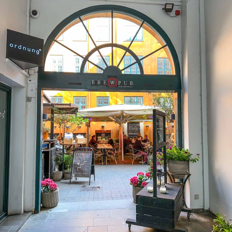 BrewPub i K&oslash;benhavn er bryggeri og bar med mad.