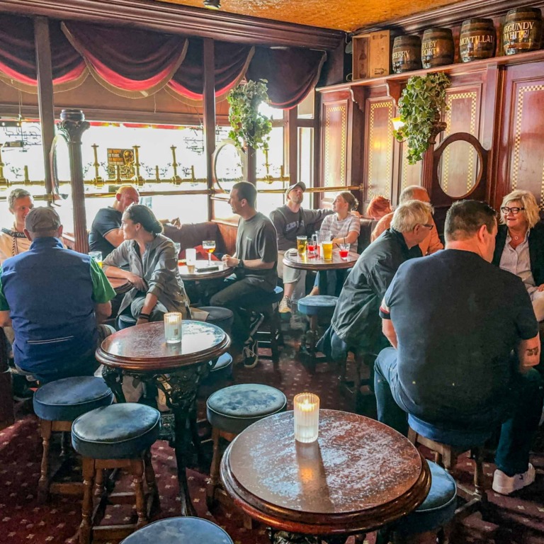 The Scottish Pub ligger t&aelig;t p&aring; Str&oslash;get i K&oslash;benhavn.